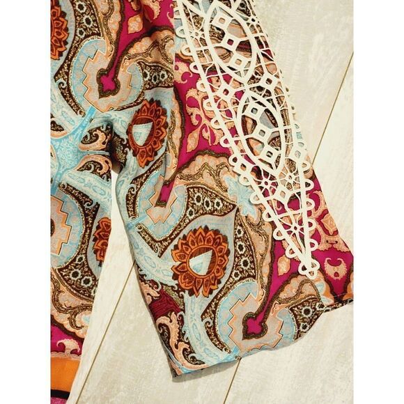 Chico's 2 Blouse Multicolor W/ Lace Accent Sleeves And‎ Neckline 3/4 Sleeve - Picture 5 of 7